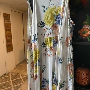 TORRID SIZE 4 WHITE SOFT KNIT TANK WITH FLORAL DESIGNS